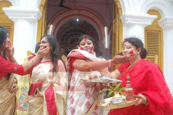 Sindoor khela marked Vijaya Dasami